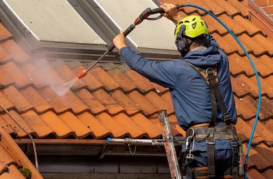 Démoussage et hydrofuge de toiture à Tinténiac